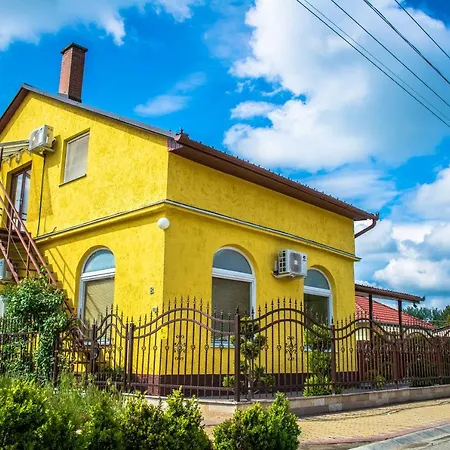 Mickey's Thermal Apartmán Tiszakécske